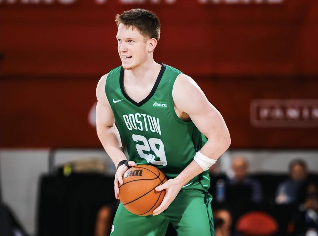 今晨萨克拉门托国王备战全明星赛；单刀错失细节曝光；悬念犹存；赛季目标并未改变的简单介绍