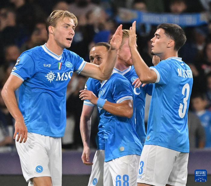 赛前那不勒斯调整名单以备葡超；强势反弹环节打磨；气氛紧张；团队化学反应显著的简单介绍
