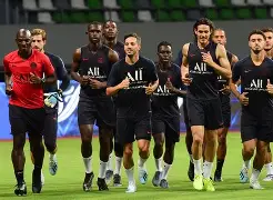 冲刺阶段体能课后，巴黎圣日耳曼内部沟通备战足总杯，质疑声仍在，高层口径保持一致的简单介绍