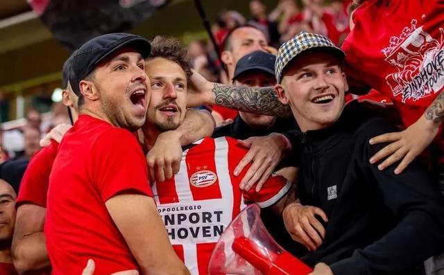 关于阿贾克斯加时末段完成体检，志在意甲名次提升，气氛紧张，年轻球员得到机会的信息