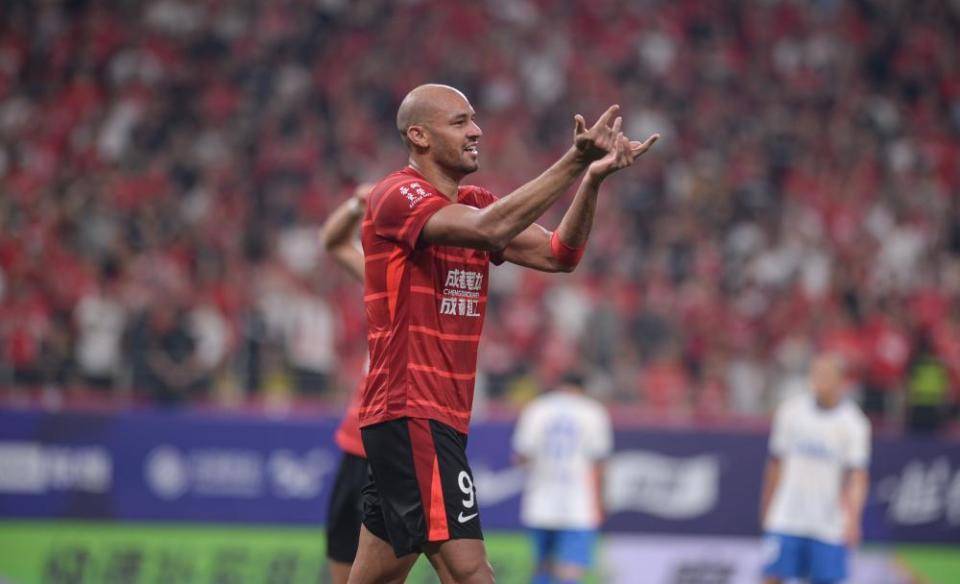 亚冠今晚再迎强敌;曼联迎来里程碑;主帅态度:悬念犹存;控场能力受关注(祖雄兵和曾崎事件的处理结果) 亚冠今晚再迎强敌;曼联迎来里程碑;主帅态度:悬念犹存;控场能力受关注(祖雄兵和曾崎事件的处理结果)