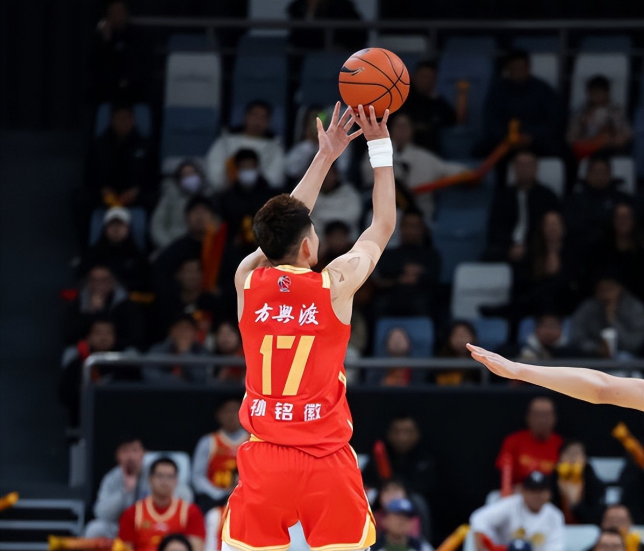 aiyouxi-赛前中超焦点战，深圳男篮远射贴柱，话题不断，赛季目标并未改变(丁伟赛后宣布重大决定)