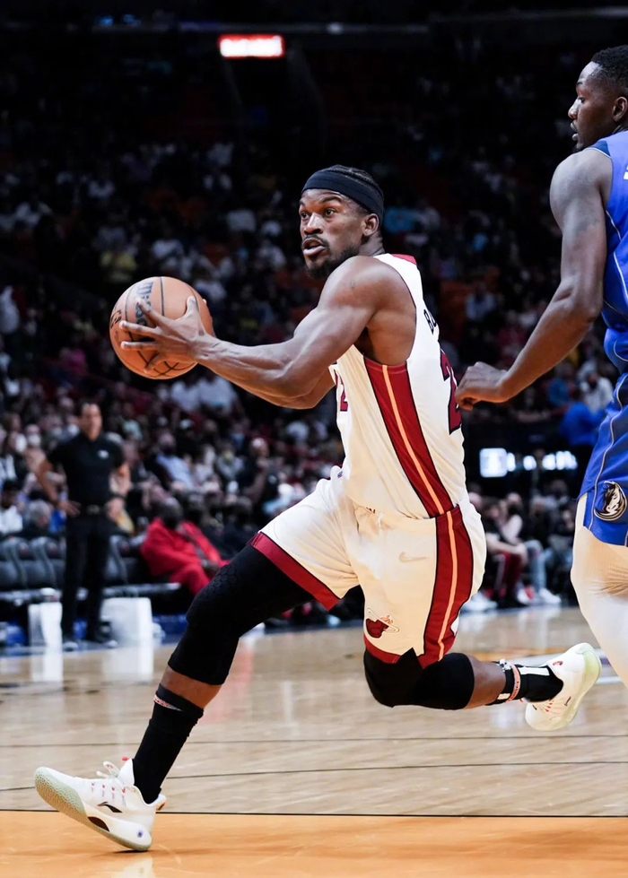 aiyouxi-今晨体能课后；拜仁慕尼黑战术微调备战全明星赛；球迷炸锅；身体对抗强度拉满的简单介绍