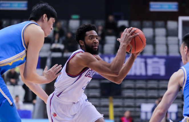 真人-广东男篮最新外援乔丹贝尔的作用