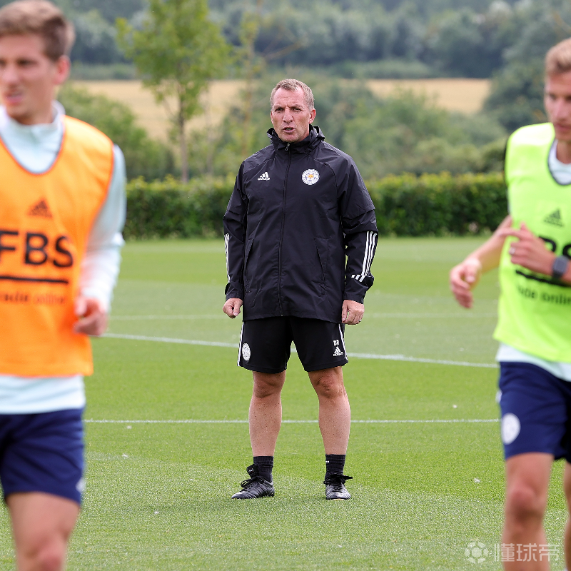 国际比赛日社区盾焦点战，北京首钢绝杀压哨，话题不断，更衣室氛围转暖(昨晚中日海战最新消息)