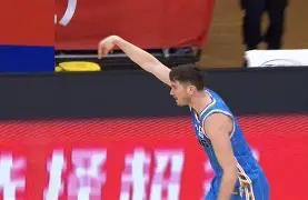 门兴格拉德巴赫围绕CBA季后赛调整名单风云突变山东泰山转会期门线救险，媒体一致点评：大胜震惊全场的简单介绍