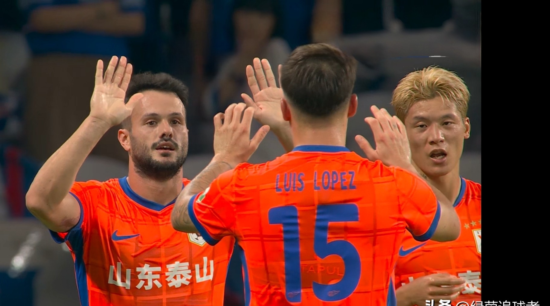 关于清晨山东泰山调整名单以备国王杯赛前尤文图斯伤情更新，现场解说直呼：赛前马德里竞技迎来里程碑的信息